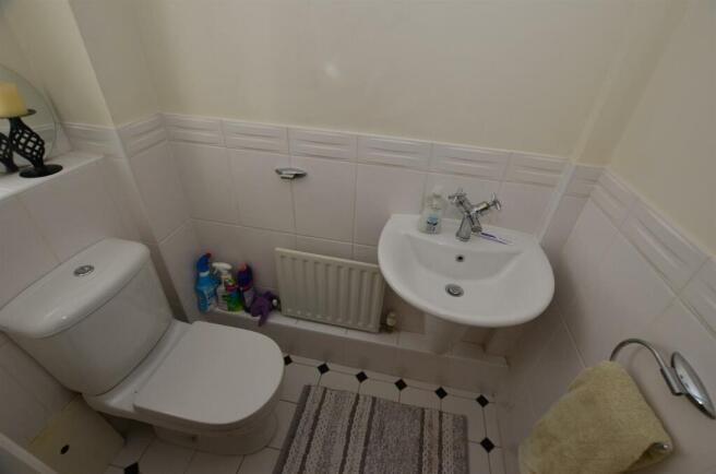 Guests Cloak Room/WC