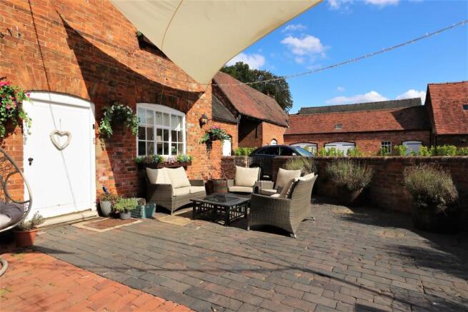 TRADITIONAL COURTYARD GARDEN