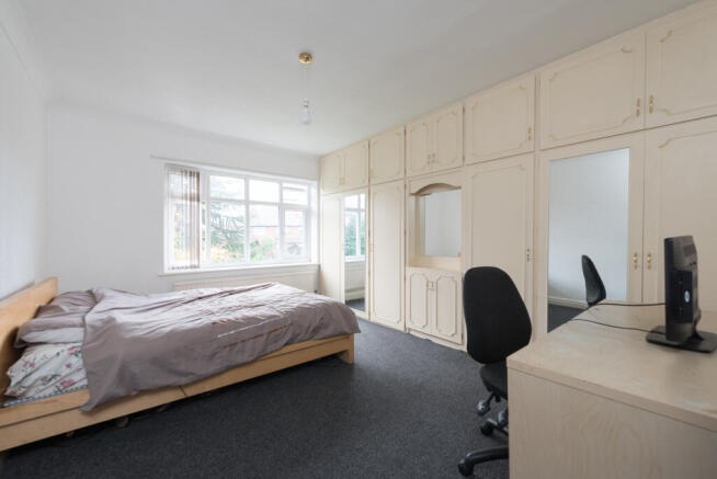 4 bed House to rent Image 4