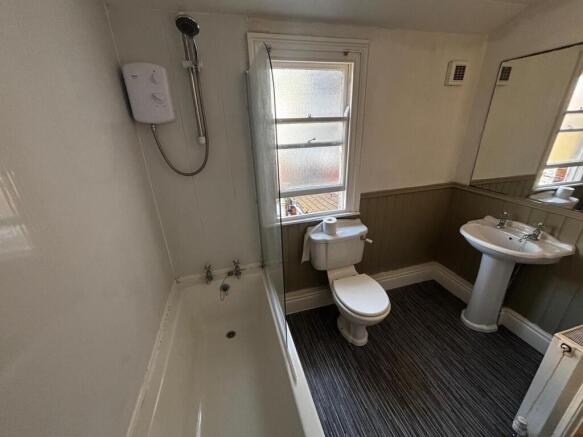 3 bed Terraced to rent Image 10