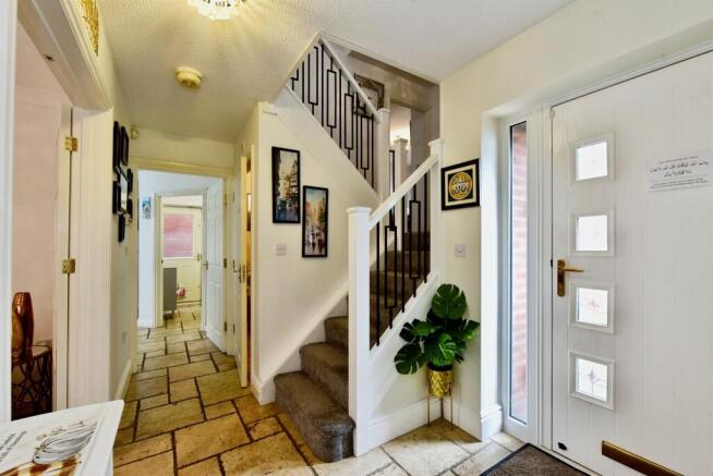 4 bed Detached for sale Image 6