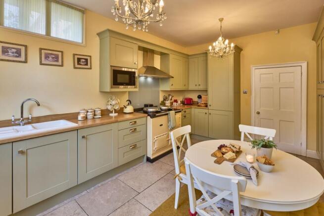 4 bed House for sale Image 7