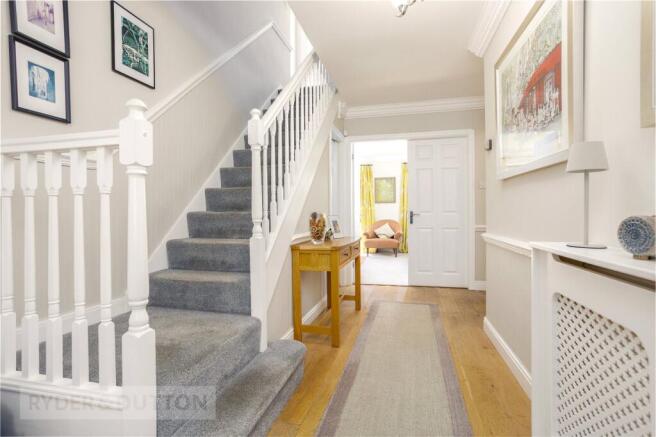 5 bed Detached for sale Image 12