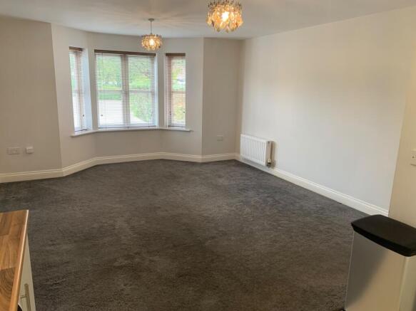 2 bed Apartment to rent Image 4