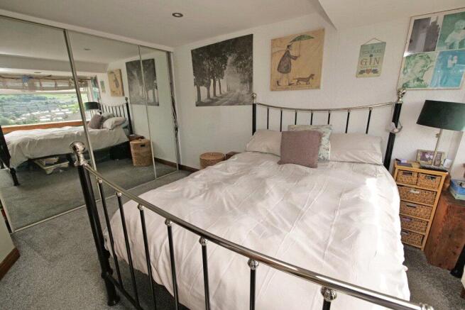 4 bed Semi-Detached for sale Image 11