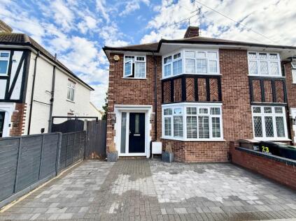 Rosslyn Crescent, Luton, LU3