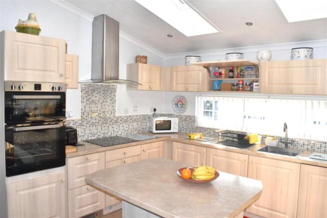 2 bed Park Home for sale Image 5