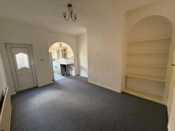 2 bed Terraced to rent Image 5