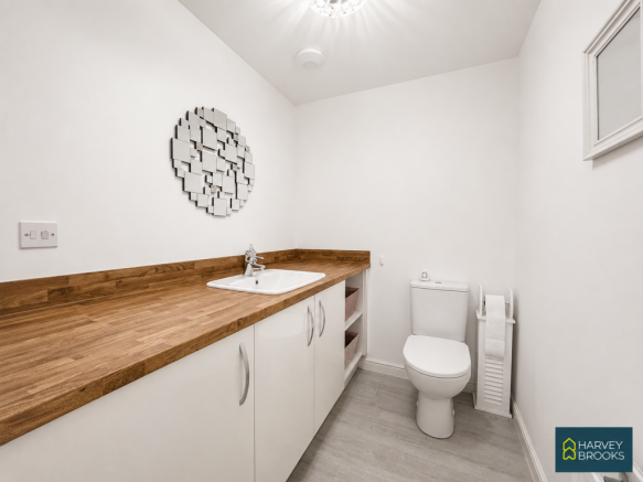 4 bed Detached for sale Image 6