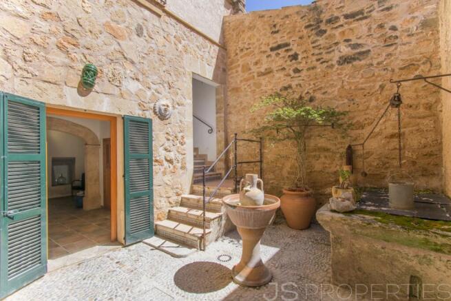 TOWN HOUSE IN ALCUDIA