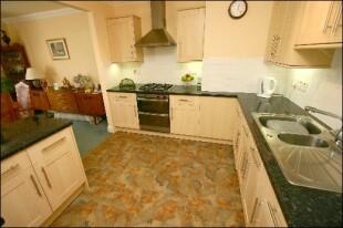 Kitchen Photo 1