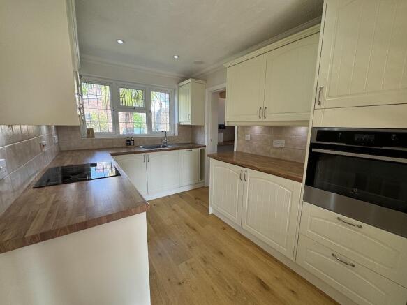 9 - Kitchen.jpg
