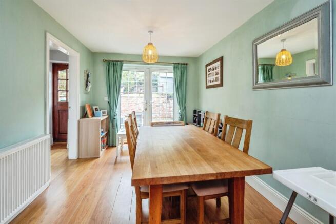 5 bed Detached for sale Image 5