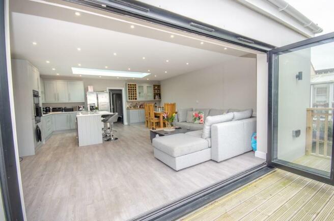 Bi-folds to kitchen.jpg