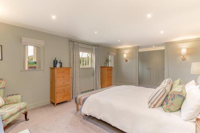 5 bed Barn Conversion for sale Image 9