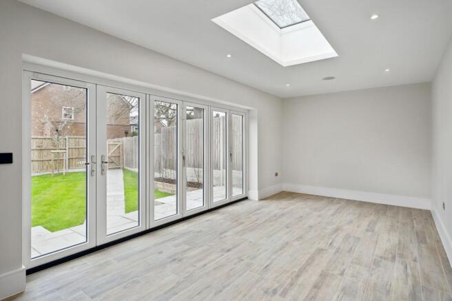 2, Harvieston Close, Tring, HP23 photo 4