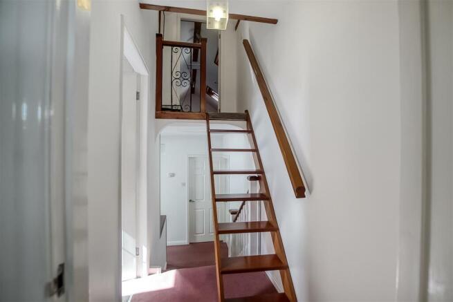 4 bed Semi-Detached for sale Image 11