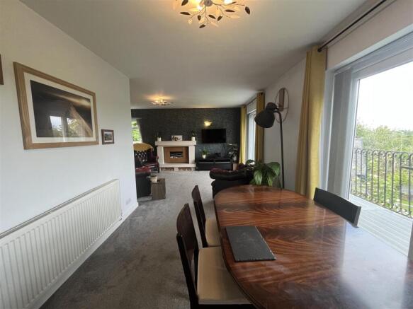 4 bed Detached for sale Image 9