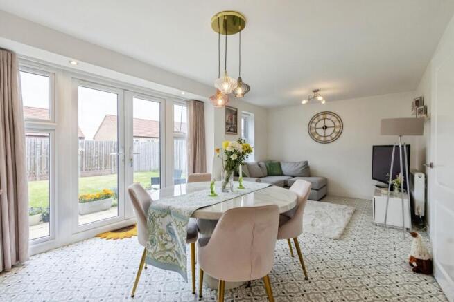 4 bed Detached for sale Image 6