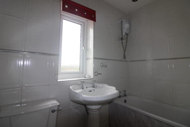 3 bed Semi-Detached to rent Image 6