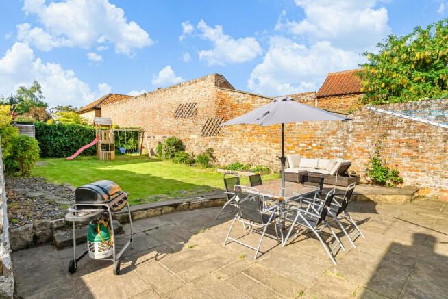 5 bed Semi-Detached for sale Image 5