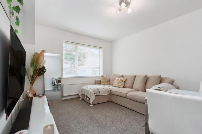 Flat 2 Exeter Court, Devonshire Road, London recep