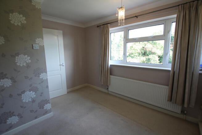 3 bed semi-detached house to rent Eastern Close,