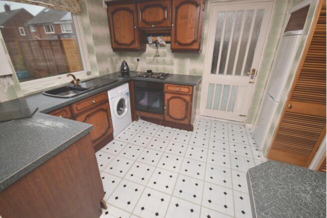 FITTED KITCHEN