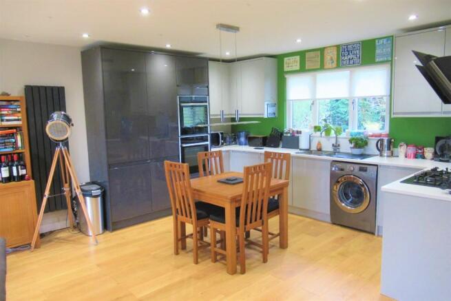 LOUNGE/DINE/KITCHEN