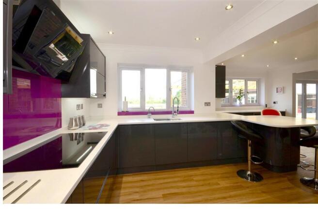 Kitchen/Breakfast Area