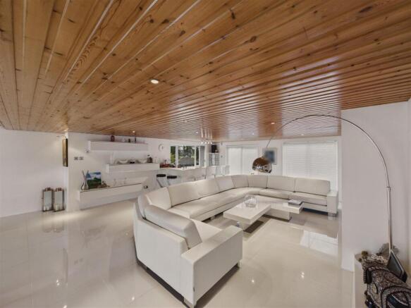 4 bed Detached for sale Image 5