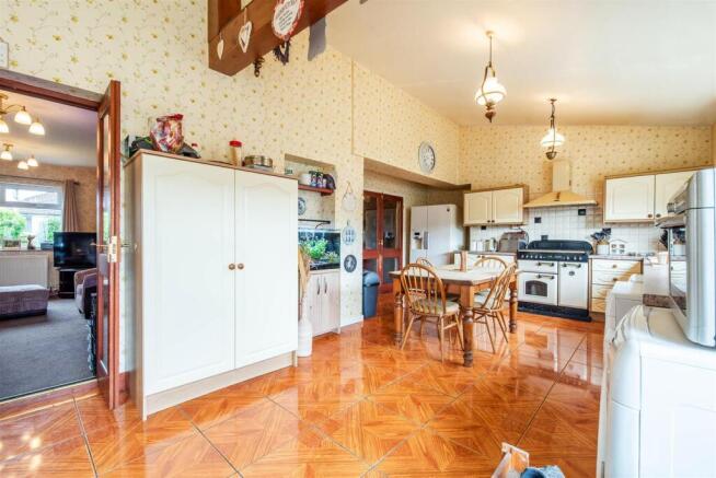 Kitchen/Dining Room