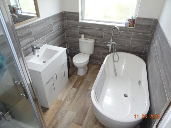 2 bed Terraced to rent Image 9