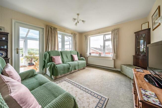 LIVING ROOM (2)