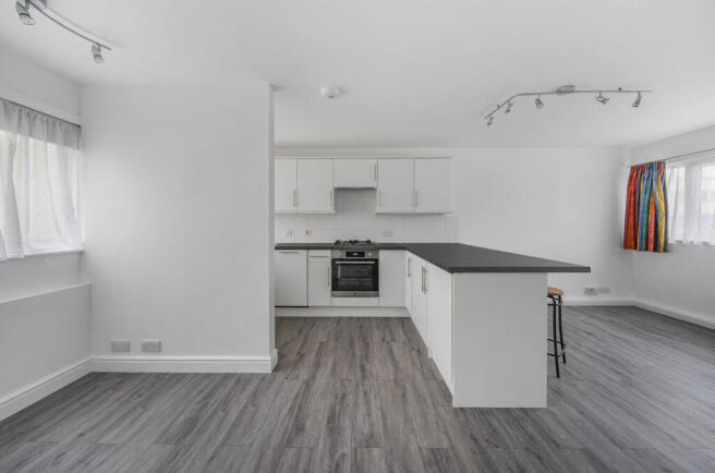 Montgomery Close, Mitcham, CR4 photo 4