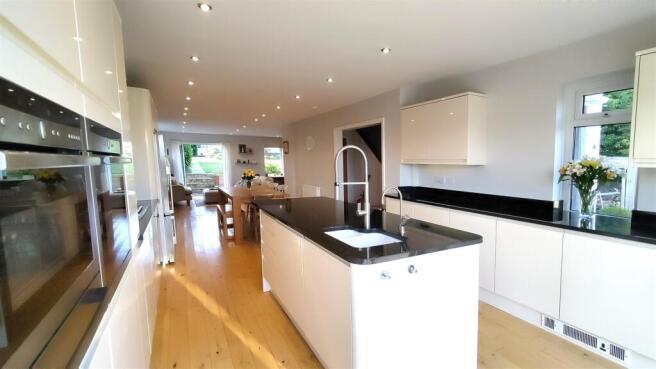 Kitchen 3.jpg