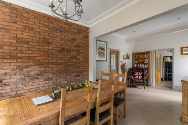 5 bed Detached for sale Image 10