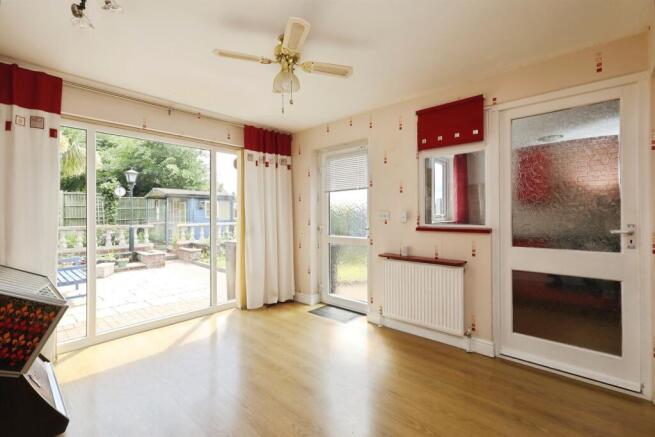 3 bed Semi-Detached for sale Image 6