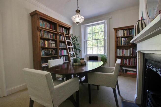 6 bed Town House for sale Image 8