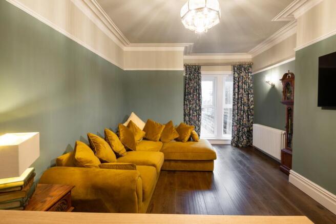 6 bed House to rent Image 10
