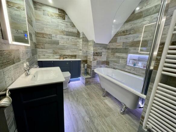8. bathroom.jpg