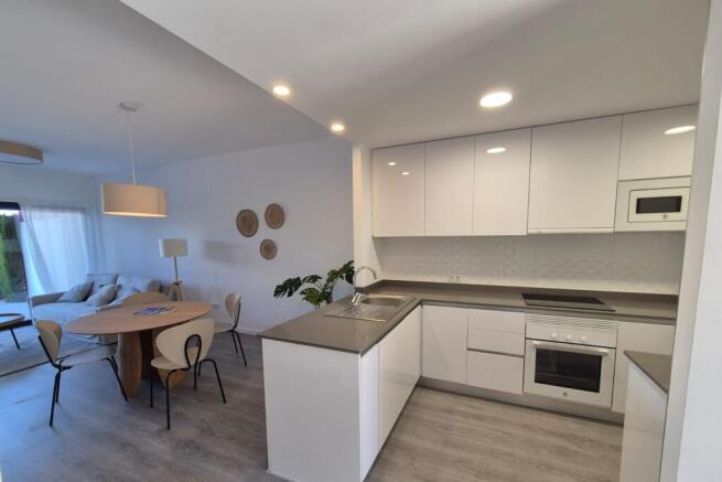 wohnung-calamurada-einbaukueche-pool-kaufen