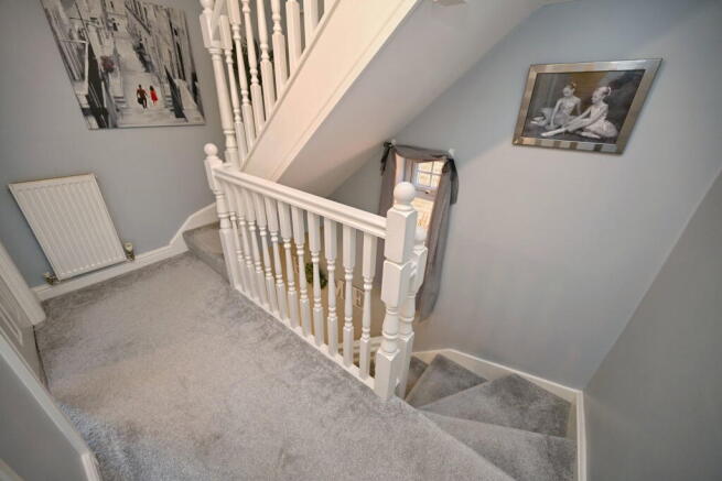 4 bed Semi-Detached for sale Image 12