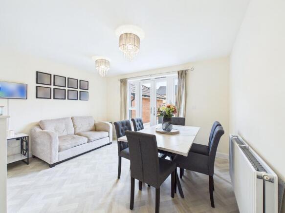 4 bed Semi-Detached for sale Image 7