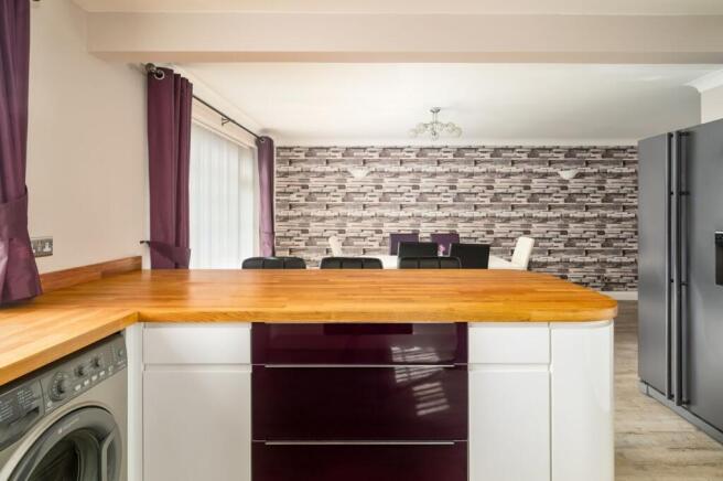 4 bed Detached for sale Image 7