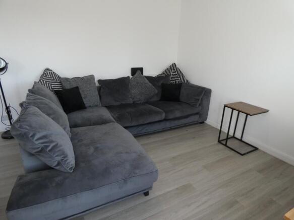 LOUNGE / DINING