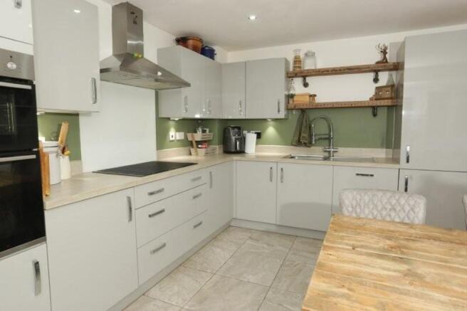 4 bed Detached for sale Image 6