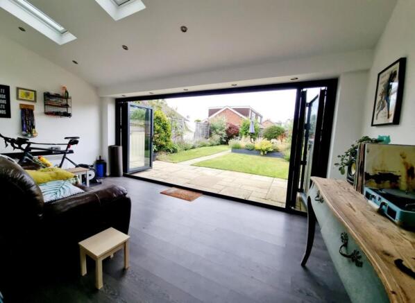 FAMILY/GARDEN ROOM