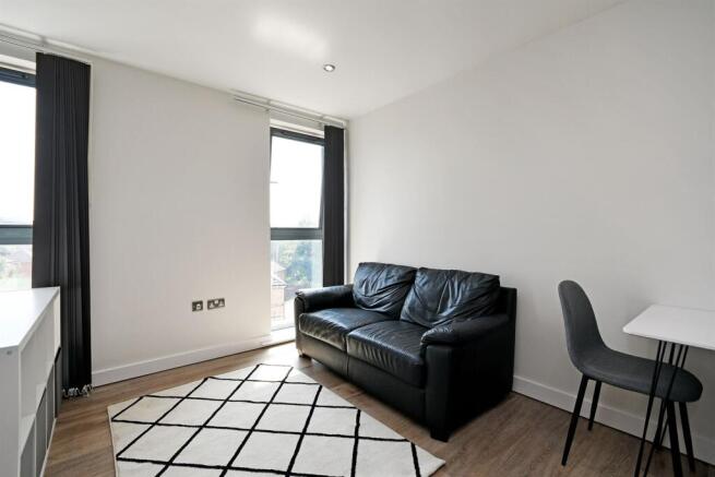 Studio to rent Image 6