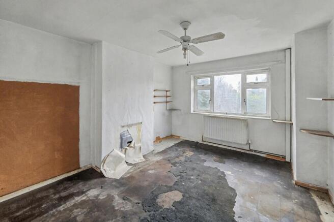 18 Shaftesbury Gardens, Flixton M41 6NP